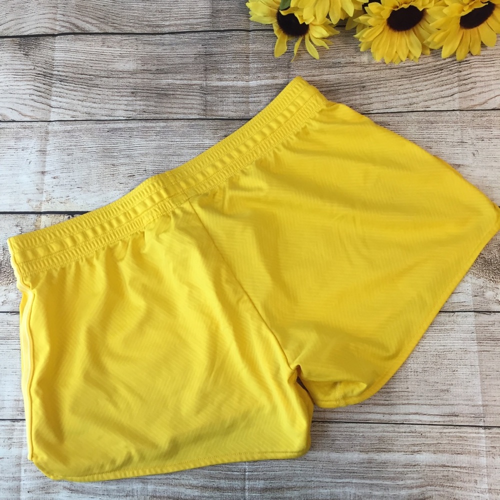 🔥SOLD🔥NIKE • Livestrong Yellow Running Short - Picture 4 of 5